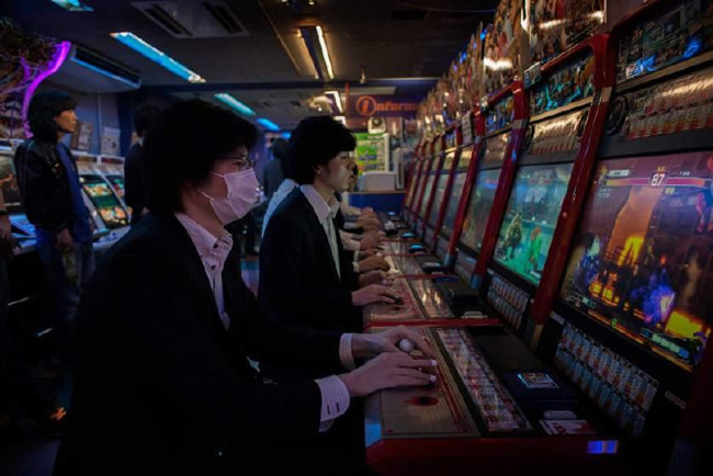 Game thủ Nhật đang chìm đắm vào tình yêu thế giới ảo