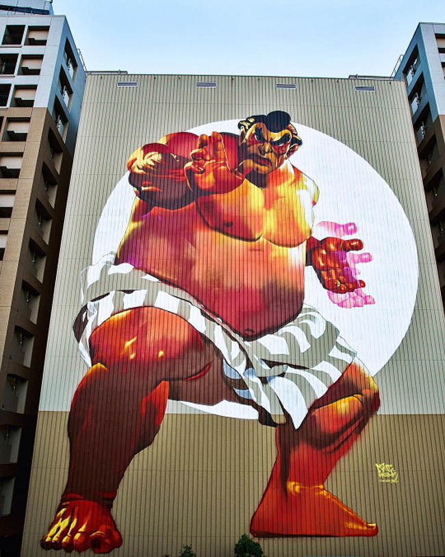 Graffiti game Street Fighter che phủ một tòa nhà chung cư