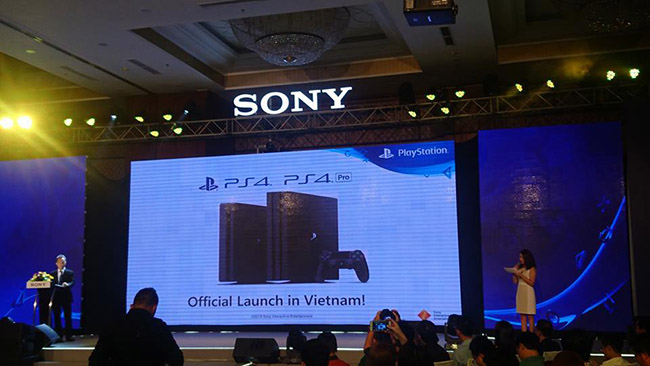 Công bố giá bán của PS4 Slim/ PS4 Pro và các game đi kèm tại Việt Nam