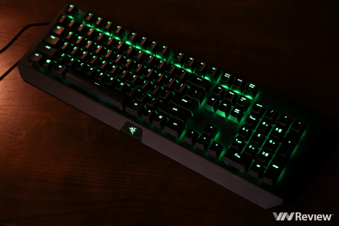 Trải nghiệm bàn phím kim loại BlackWidow: Kỷ nguyên mới của Razer
