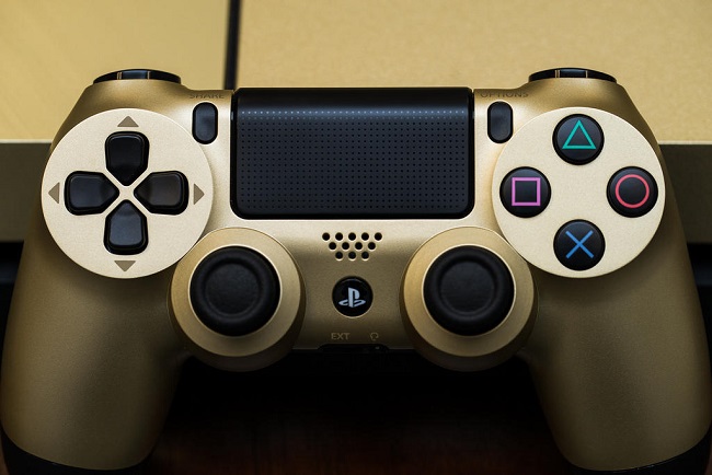 Sony công bố clip chế tạo PlayStation 4 bằng vàng
