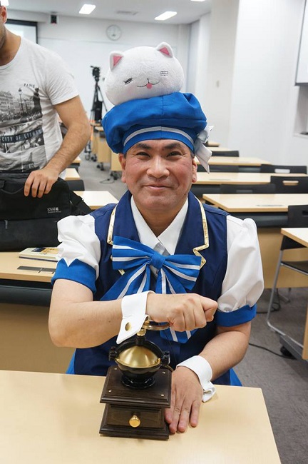 Giáo sư đại học Nhật bản mặc cosplay trên giảng đường