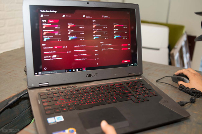 Laptop chơi game tích hợp trong vali bán tại Việt Nam với giá 120 triệu đồng