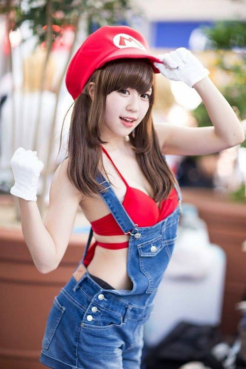 "Xịt máu mũi" với cosplay Mario phiên bản nữ cực sexy