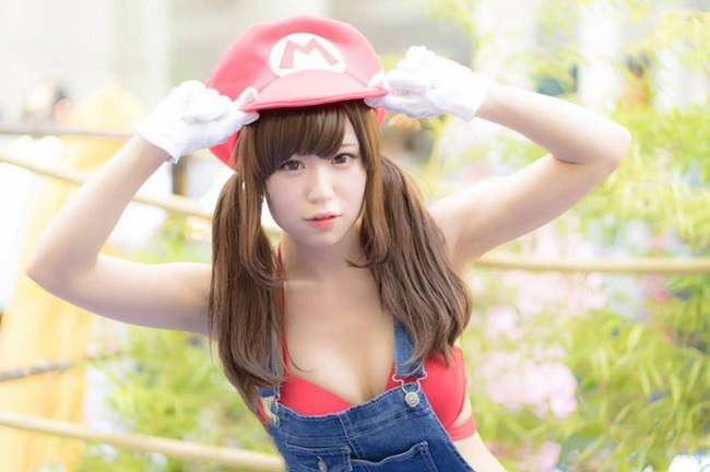 "Xịt máu mũi" với cosplay Mario phiên bản nữ cực sexy