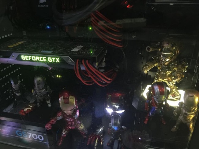 Choáng với bộ PC phong cách Iron Man của game thủ Việt Nam