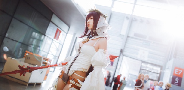 Cosplay Scathach ngực khủng đầy nóng bỏng trong Fate/Grand Order
