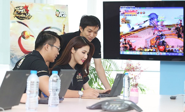 Ngẩn ngơ với vẻ đẹp thánh thiện của giám đốc truyền thông hot nhất làng game Việt