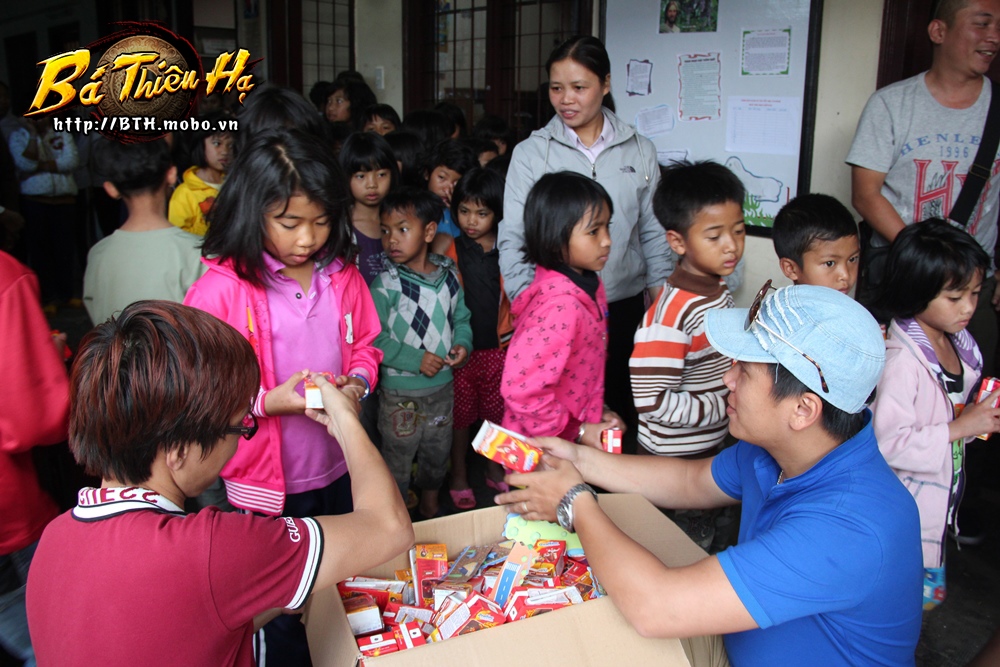  Bá Thiên Hạ chia sẻ yêu thương cùng trẻ em khó khăn tại Đà Lạt