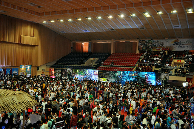 Hàng ngàn game thủ đội nắng tham dự VTC Mobile Festival