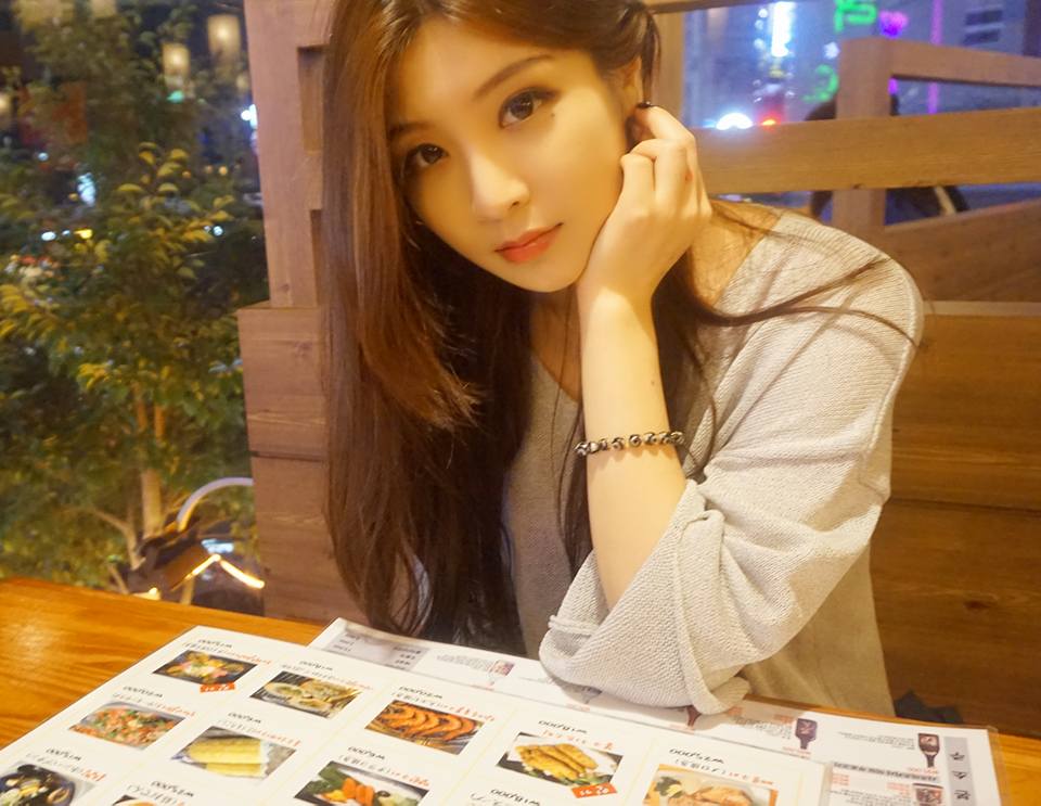Nữ giảng viên nóng bỏng nhất Hàn Quốc là một game thủ