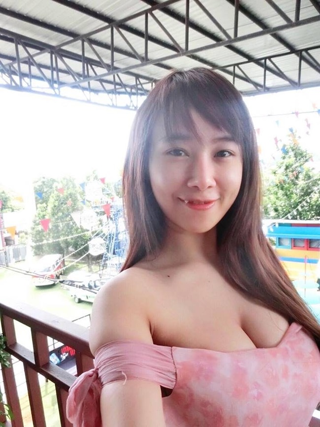 Nữ gamer nổi tiếng nhất làng game Thái Lan 2017 "đãi mắt" NHM