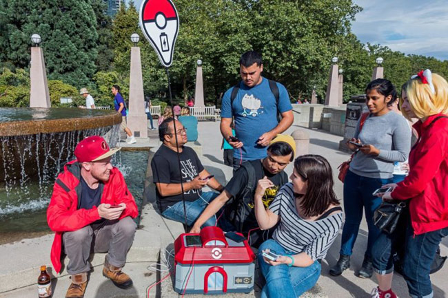 Xuất hiện trạm trung tâm Pokemon lưu động giúp sạc đầy pin cho game thủ chơi Pokemon Go