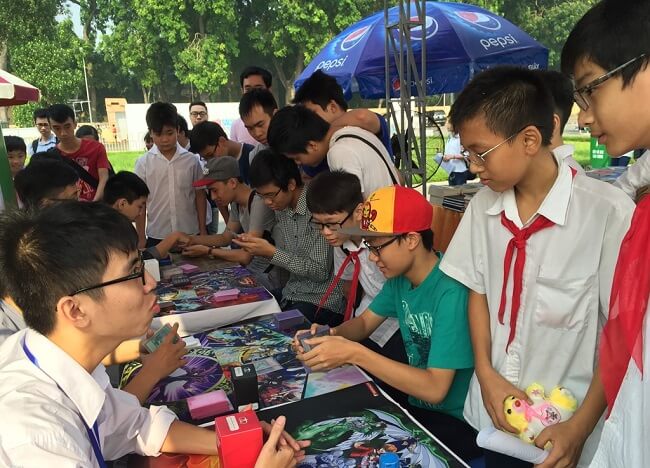 Giới trẻ Hà Nội sẵn sàng chi tiền tiệu mua thẻ bài Yu-Gi-Oh