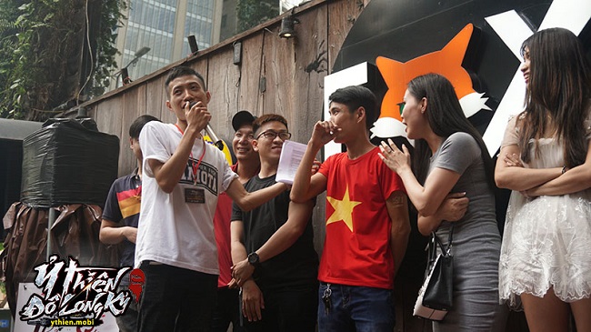 Gần 1000 game thủ Sài Gòn đốt cháy sân khấu sinh nhật Ỷ Thiên 3D