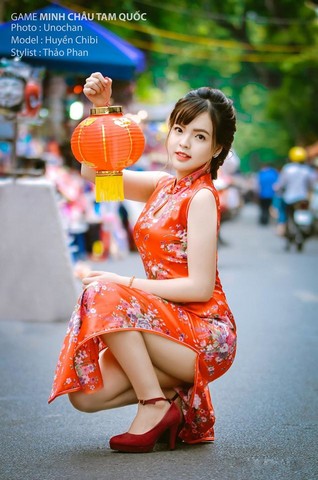 Huyền Chibi, hot girl Minh Châu Tam Quốc rực rỡ trên phố trung thu