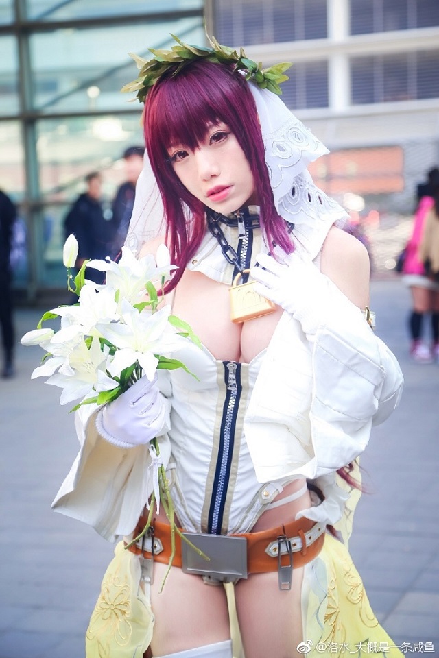 Cosplay Scathach ngực khủng đầy nóng bỏng trong Fate/Grand Order