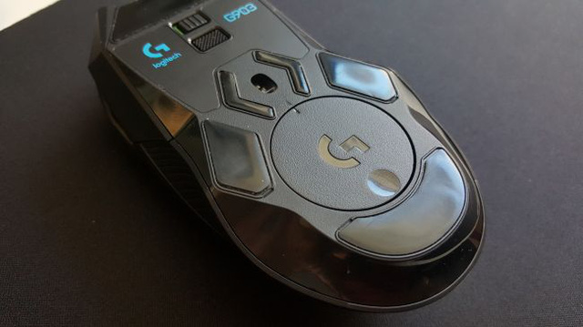 Logitech G PowerPlay: mousepad kiêm sạc pin chuột không dây cực tiện ích