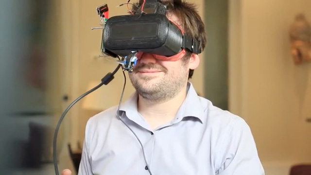 Đây là chiếc kính VR đầu tiên trên thế giới có khả năng ghi nhận biểu cảm khuôn mặt 