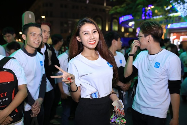 Idol TalkTV 'đại náo' Phố Đi Bộ Nguyễn Huệ