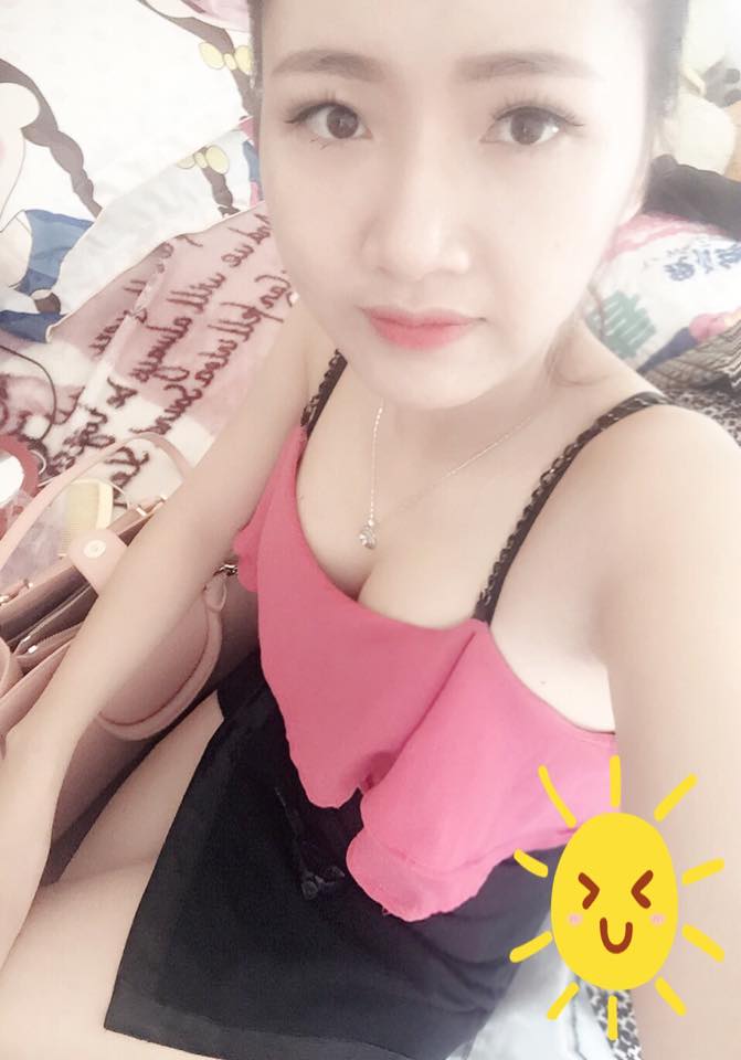 Hot girl Mai Linh Nhâm cover Tình Không Phai cuốn hút