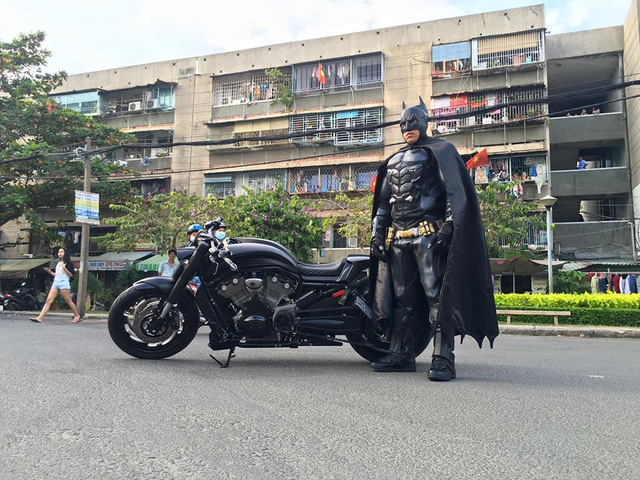 Hình ảnh về Batman đang gây xôn xao trên cộng đồng mạng Việt Nam.
