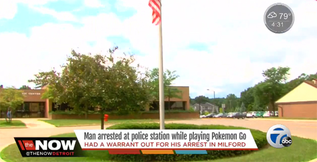 Tội phạm truy nã bị tóm gọn khi đang tung tăng bắt Pokémon Go ngoài đồn cảnh sát