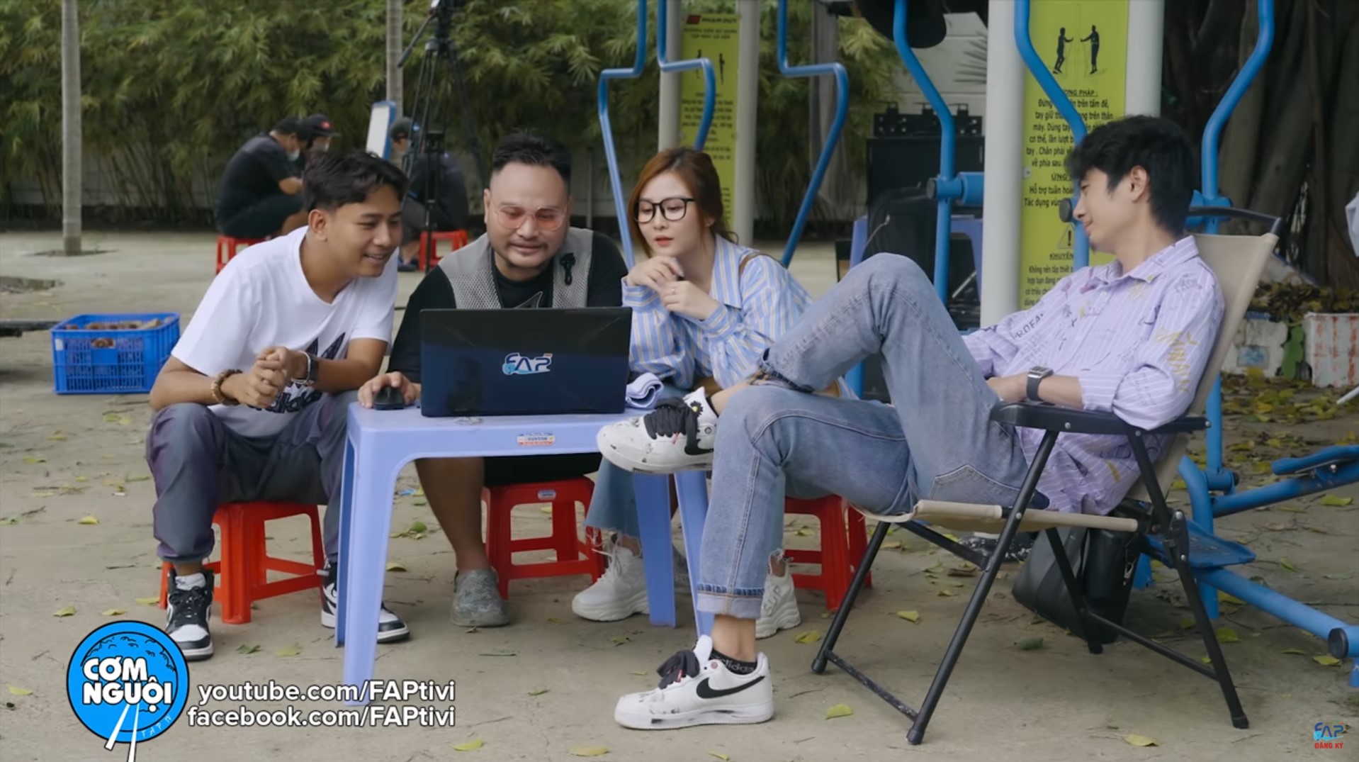 Linh Lung xuất chiến ngăn cản FAP TV tan rã, kéo top thịnh hành cho nhóm hài triệu view