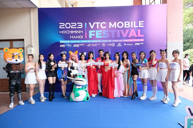 VTC Mobile và sự kiện hơn 4000 game thủ tham gia – Đại tiệc tri ân khách hàng ấn tượng và cảm xúc Ngày hôm qua 07/01, VTC Mobile đã tổ chức sự kiện VTC Mobile Festival tại Hà Nội Và TP Hồ Chí Minh với sự tham gia của hơn 4000 game thủ trên cả nước. Tham dự