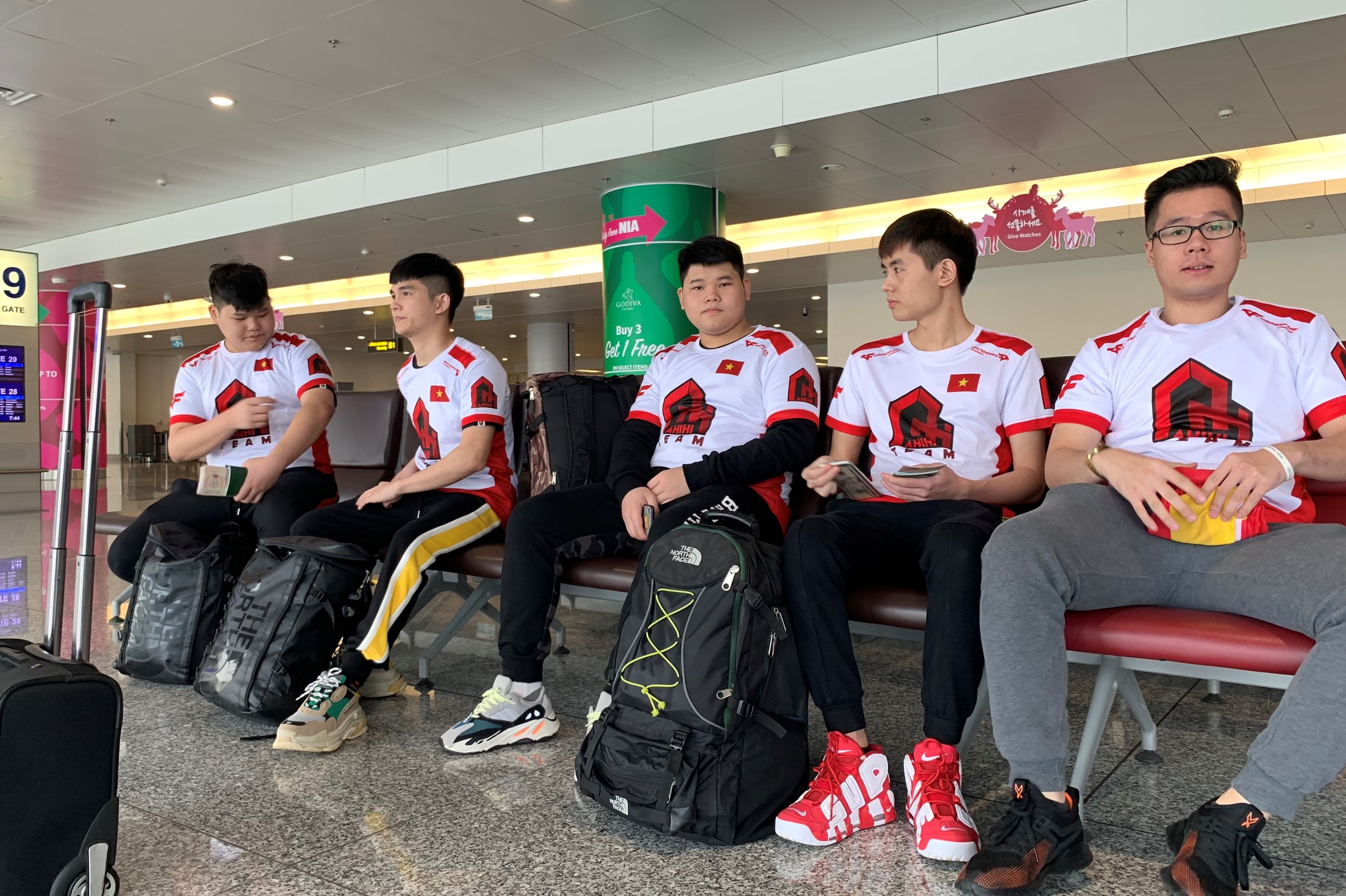  CrossFire Legends: Tuyển Việt Nam chính thức lên đường tham dự chung kết thế giới CFS 2018 tại Trung Quốc