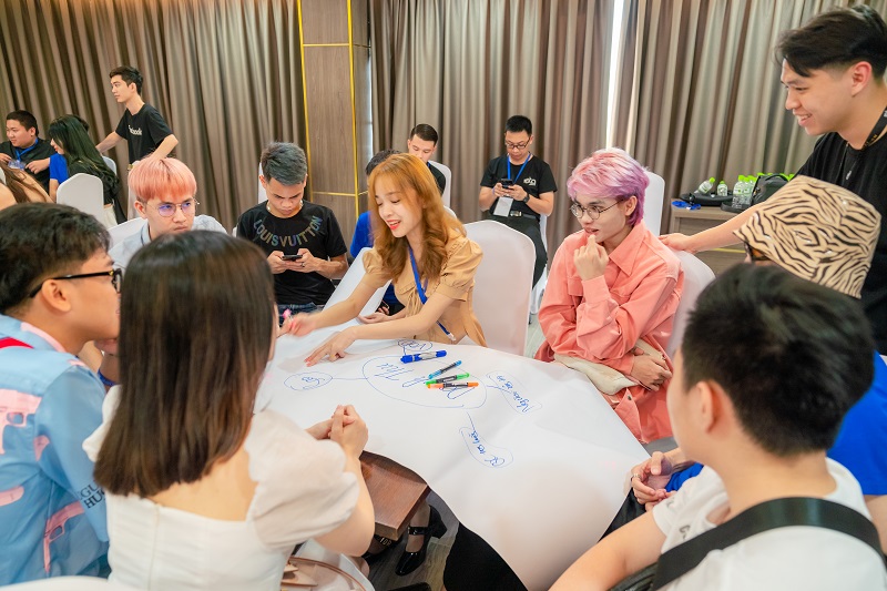 100 gương mặt streamer cùng tụ hội tại Vietnam Creator Summit 2021 