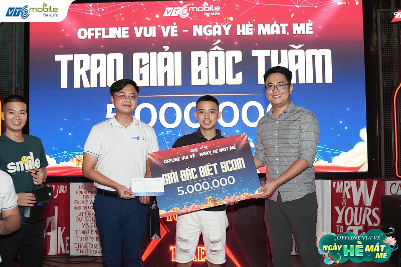 Đập tan cái nóng Hà Nội với Big Offline mùa hè 2024 của NPH VTC Mobile cùng gần 200 anh em game thủ phía Bắc.